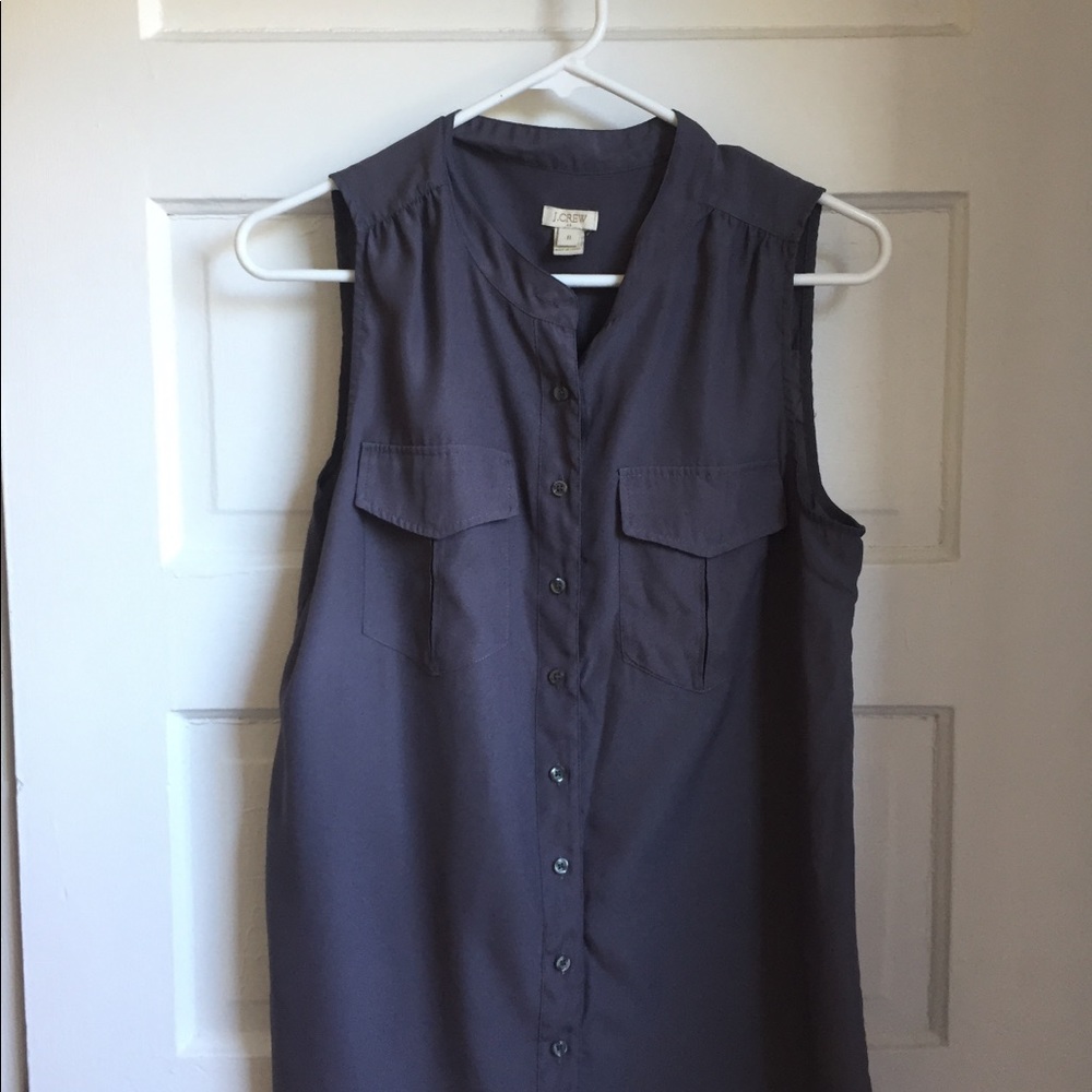 Classic JCrew women’s sleeveless button-down